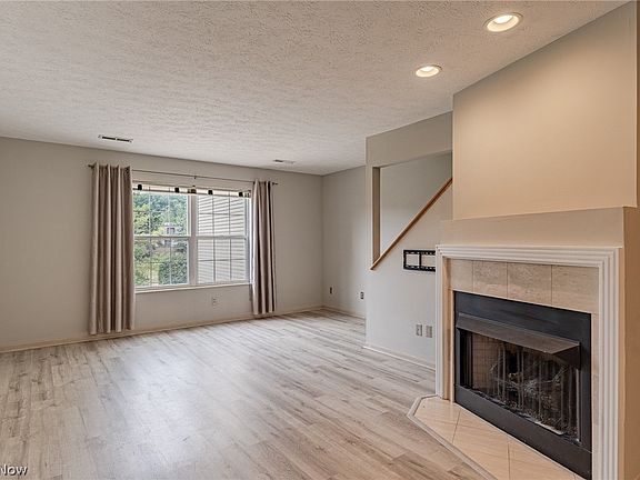4th image of 764 Tollis Pkwy