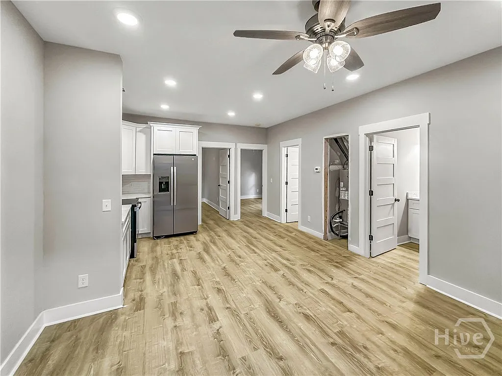Building Photo - 316 W 40th St #E