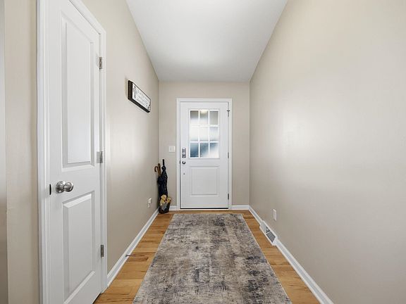3rd image of 130 E Gailen Ln