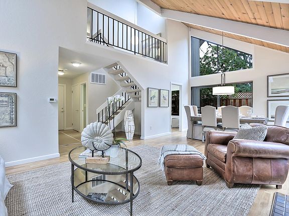 3rd image of 922 Menlo Ave