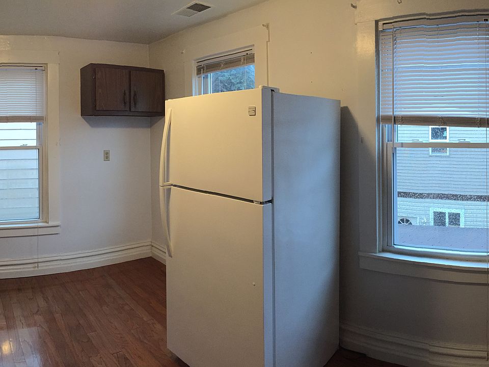 2nd image of 717 Evergreen Ave #2