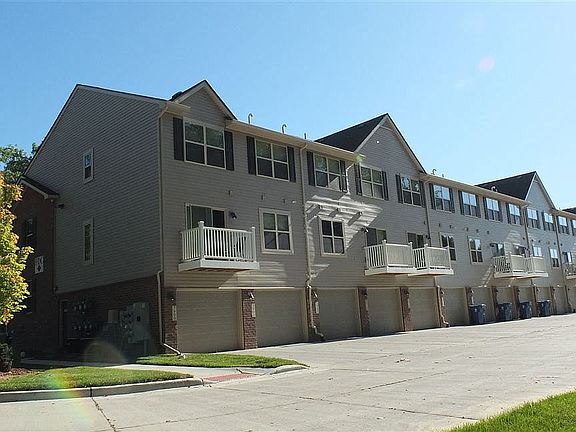 3rd image of 3900 Cloverlane Dr #3952