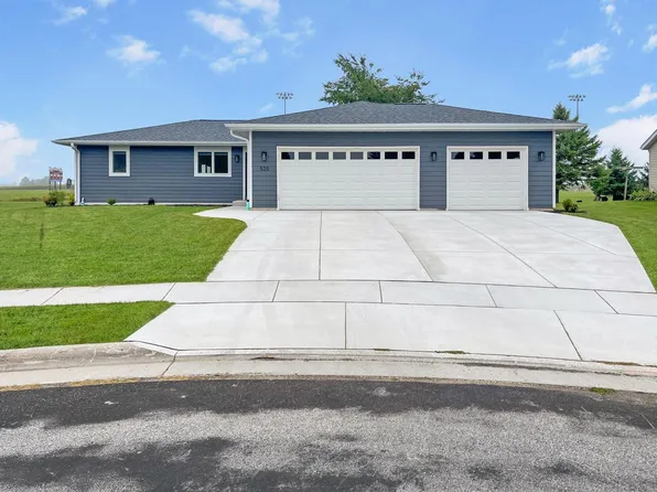 525 Washington CIRCLE, Oostburg, WI 53070