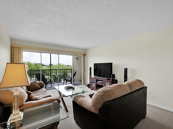 5th image of 9110 Fontainebleau Blvd #402