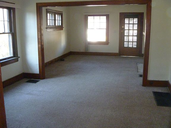 4th image of 326 Kenilworth Ave