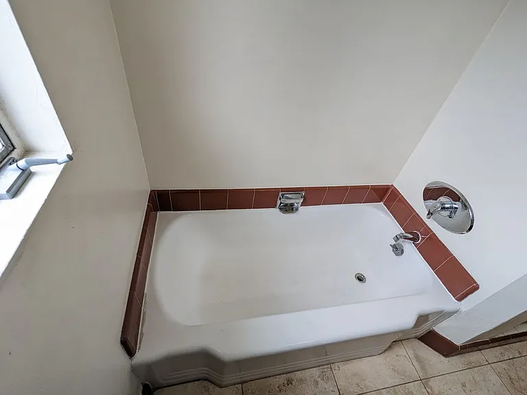 11230 Hortense St #5-N — Photo 9