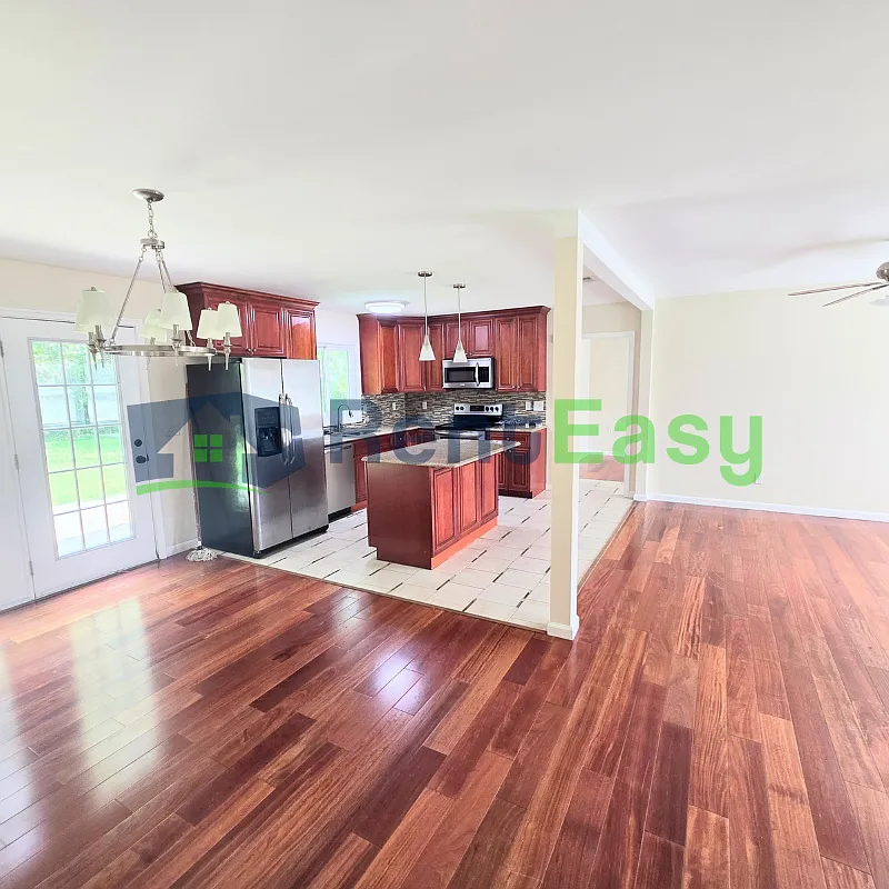 3 bed, 1.5 bath, 1441 sqft, $2,150 — Photo 4