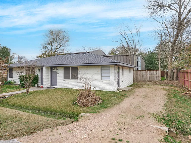 309 S Magnolia St — Photo 24