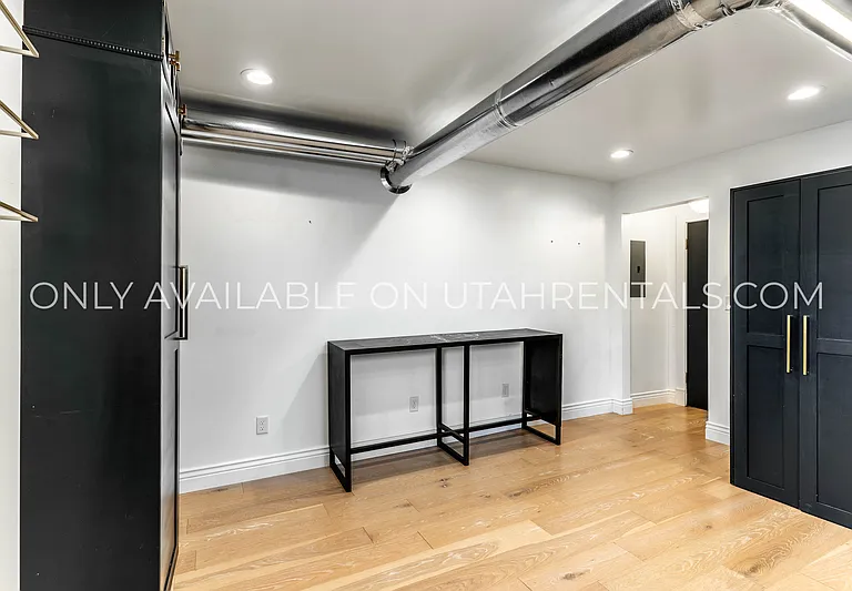 276 E Broadway St #S2 — Photo 3