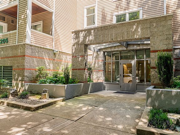 2nd image of 205 S Montgomery St #401B