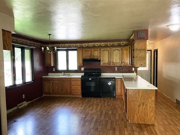 3rd image of 3829 Redwood St