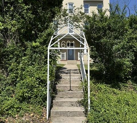 2nd image of 601 Highland Way