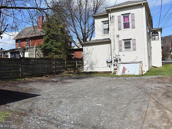 5th image of 380 E Chestnut St