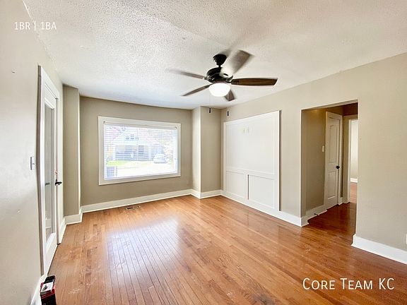 4th image of 4328 Roanoke Pkwy #204