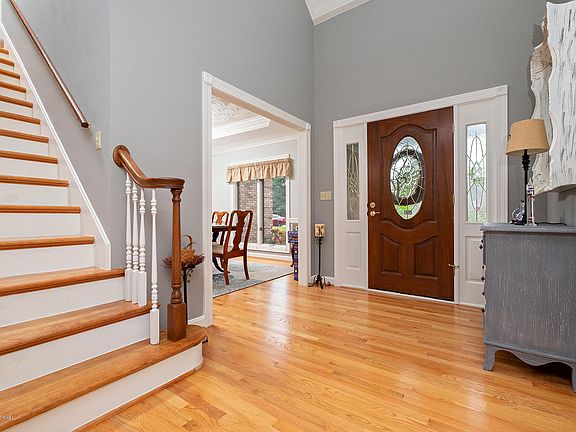 4th image of 884 Twelve Oaks Dr