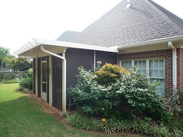2nd image of 1880 Glenhurst Dr