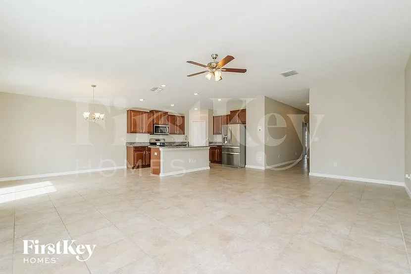 Building Photo - 6117 Tremeza Pl