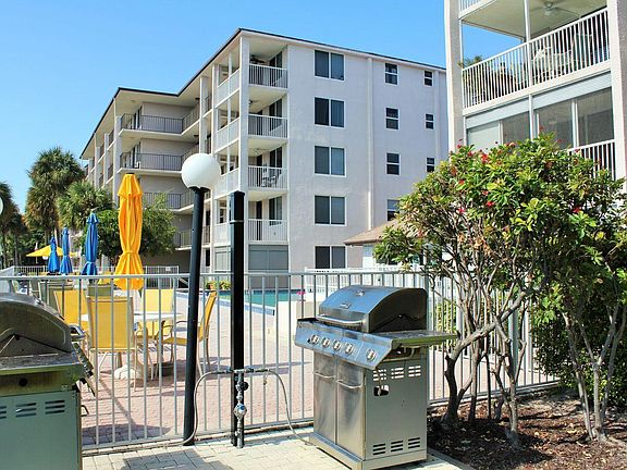 3rd image of 104 Paradise Harbour Blvd APT 404