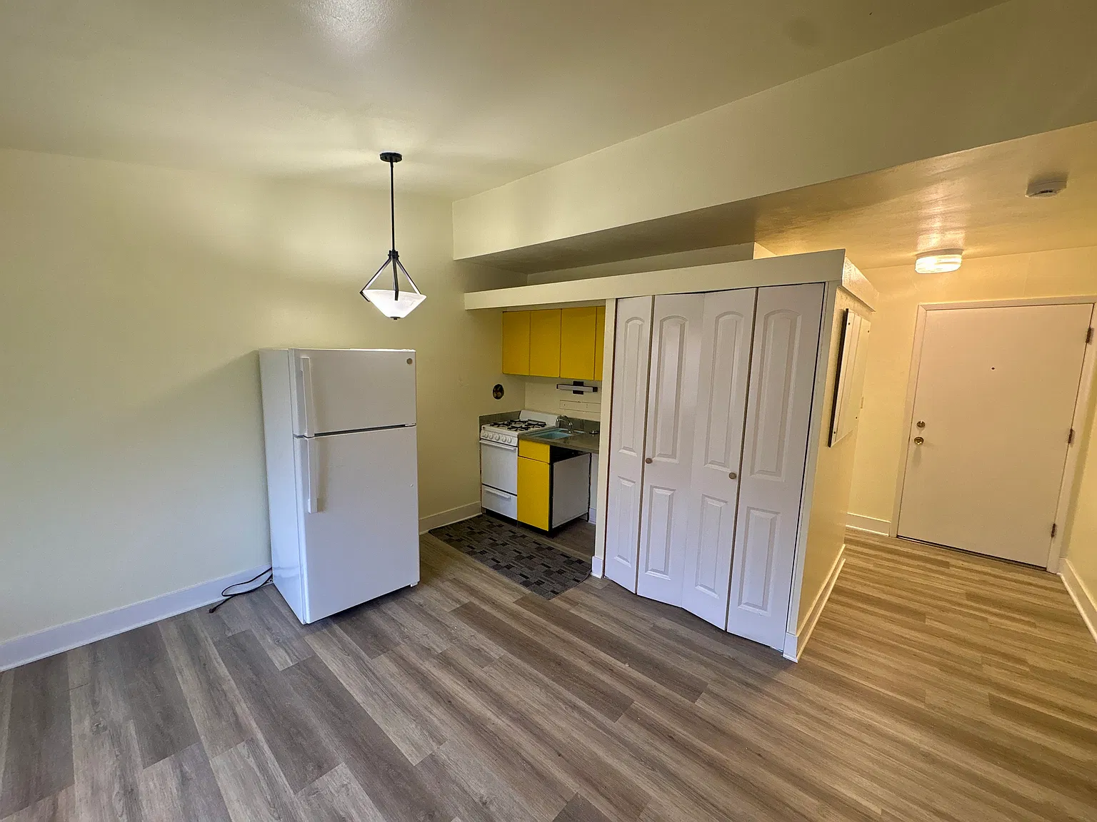 Studio, 350 sqft, $625 — Photo 4