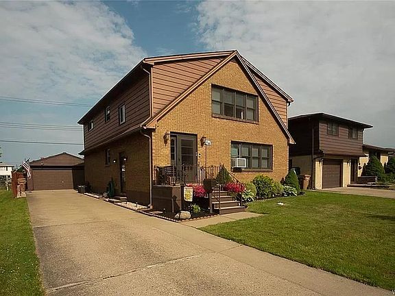 2nd image of 14 Fairoaks Ln #2