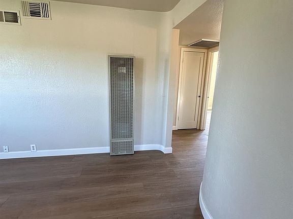 4th image of 3083 E Rose Ave