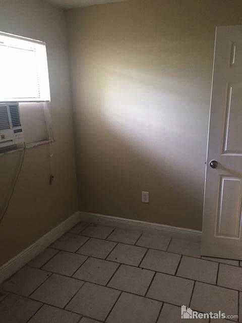 1st image of 232 NW 12th St APT 4