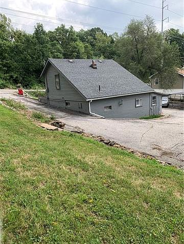 1st image of 1217 E Parker Ave