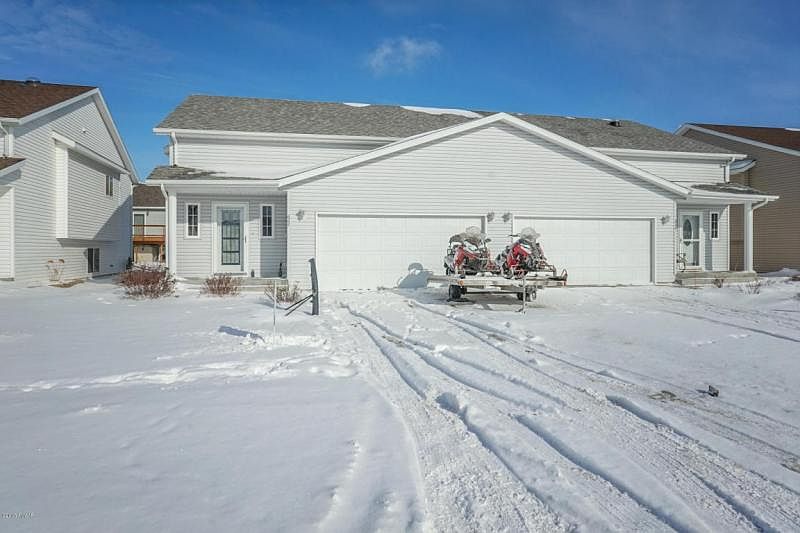 1st image of 622 14th Ave E