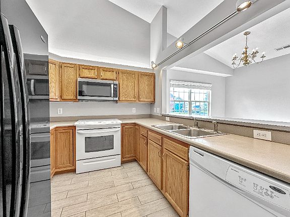 3rd image of 448 Scioto Villa Ln