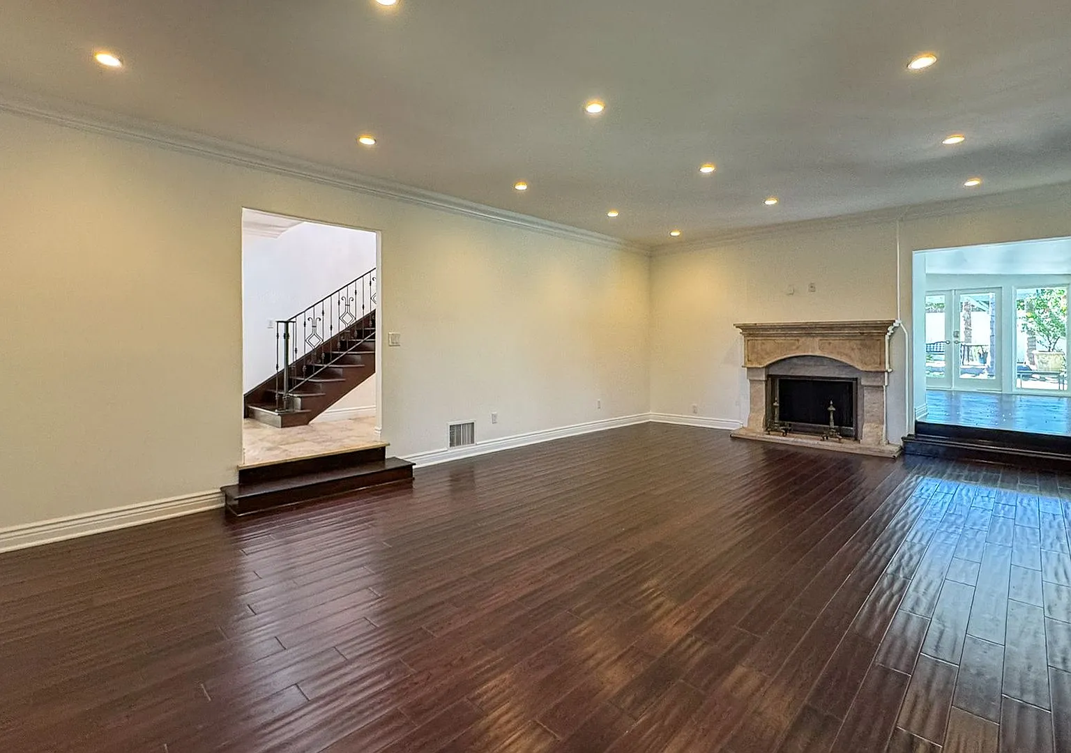 Elegant 4-Bedroom Home on South Rodeo Drive in Beverly Hills — Photo 4