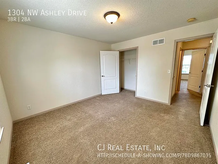 1304 NW Ashley Dr — Photo 7