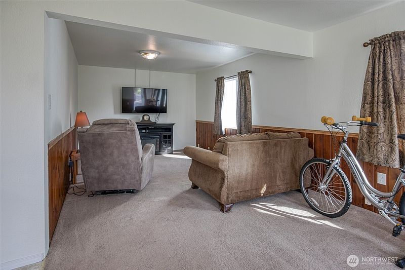3rd image of 1108 Stockwell Street