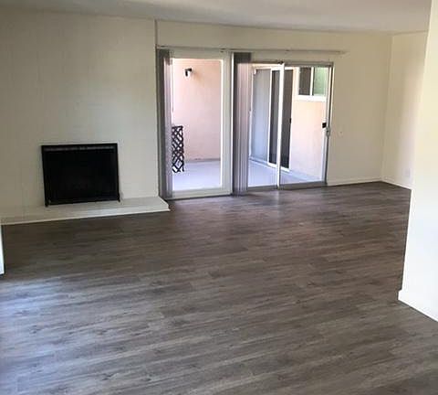 3rd image of 1014 W Huntington Dr #A16