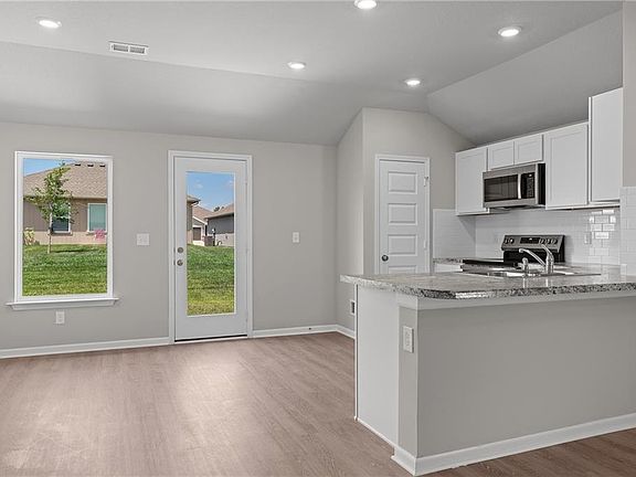 4th image of 20270 W 195th St
