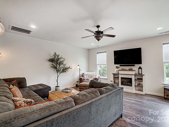 4th image of 103 Allenton Way