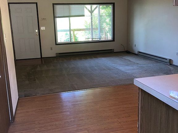 2nd image of 1047 SE Jensen St APT 102