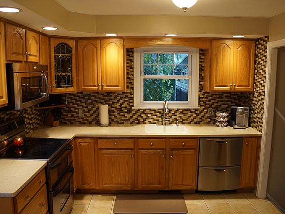3rd image of 145 Darwin Dr