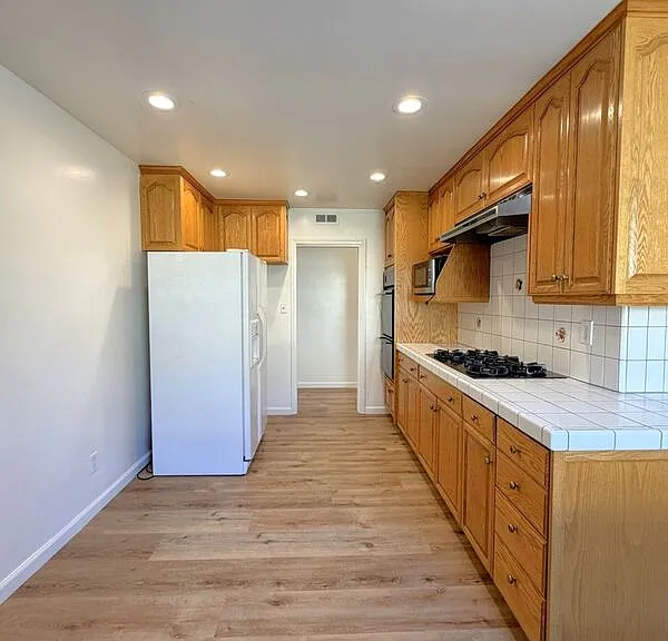 2028 Elberon St — Photo 4