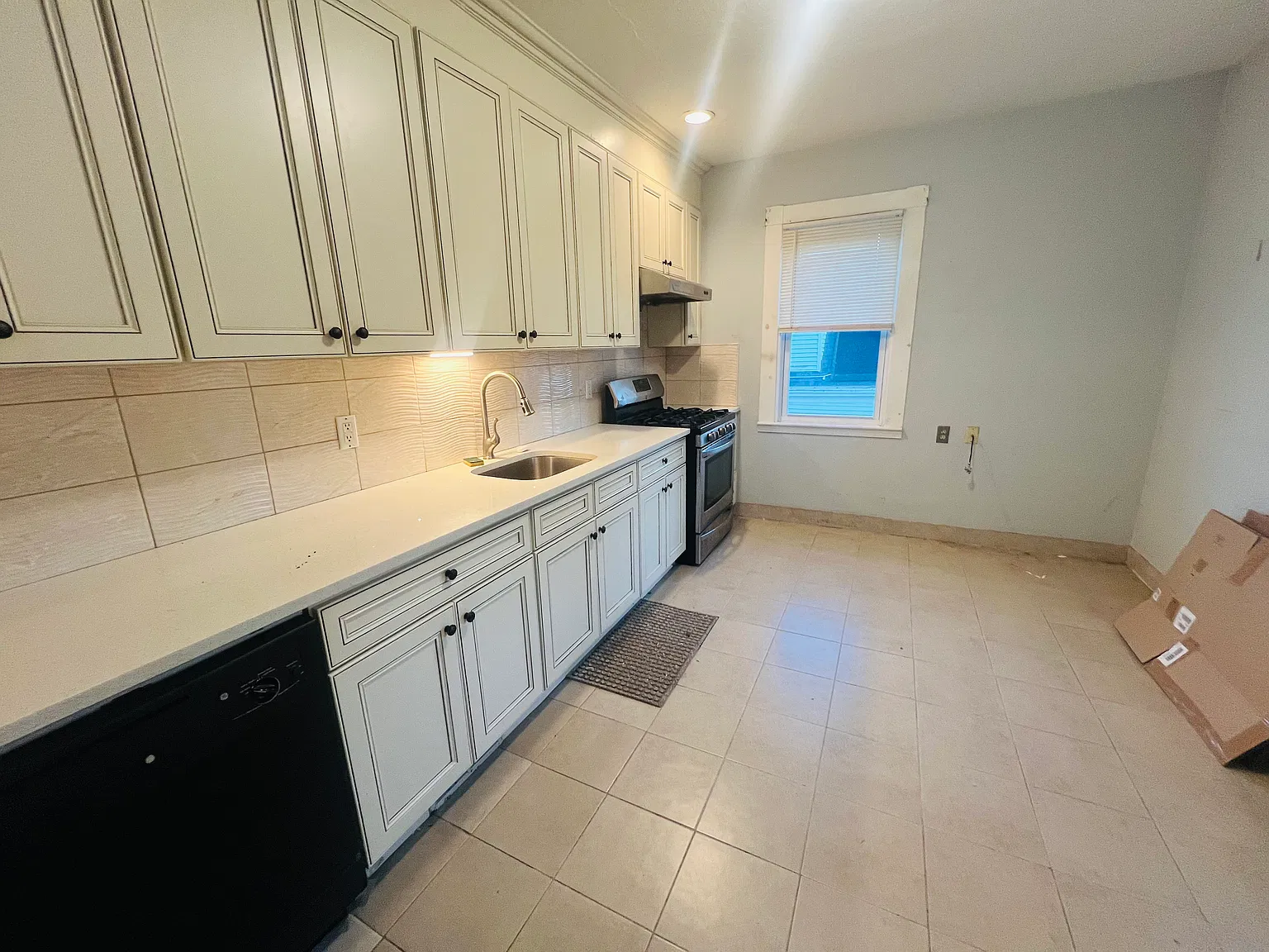 2 bed, 900 sqft, $2,500 — Photo 2