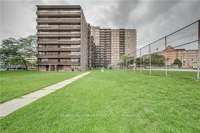 180 Markham Rd #504 — Photo 7