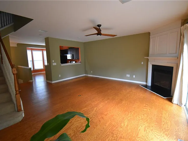 1002 Thornborough Dr — Photo 3