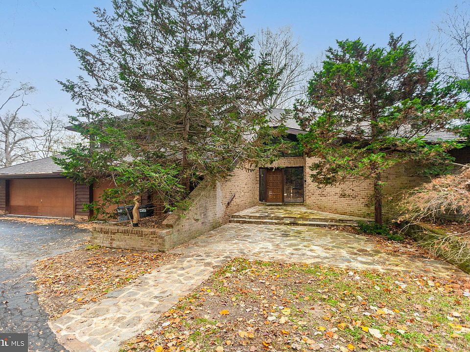 1st image of 6 Chris Eliot Ct