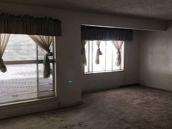 5th image of 247 Edna Ave