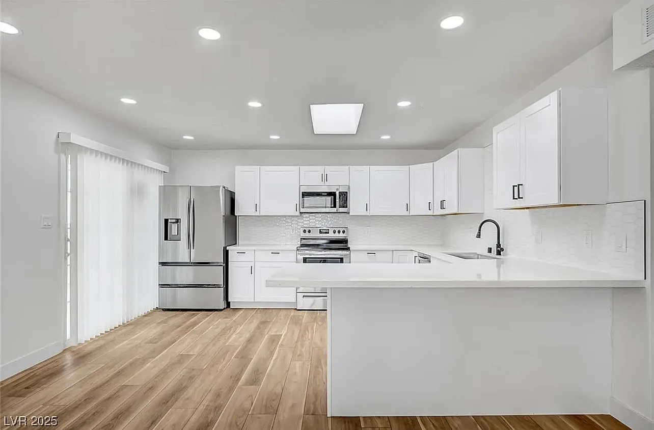 4 bed, 1274 sqft, $2,400 — Photo 1