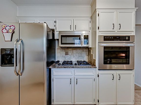 4th image of 3111 Woodford Dr