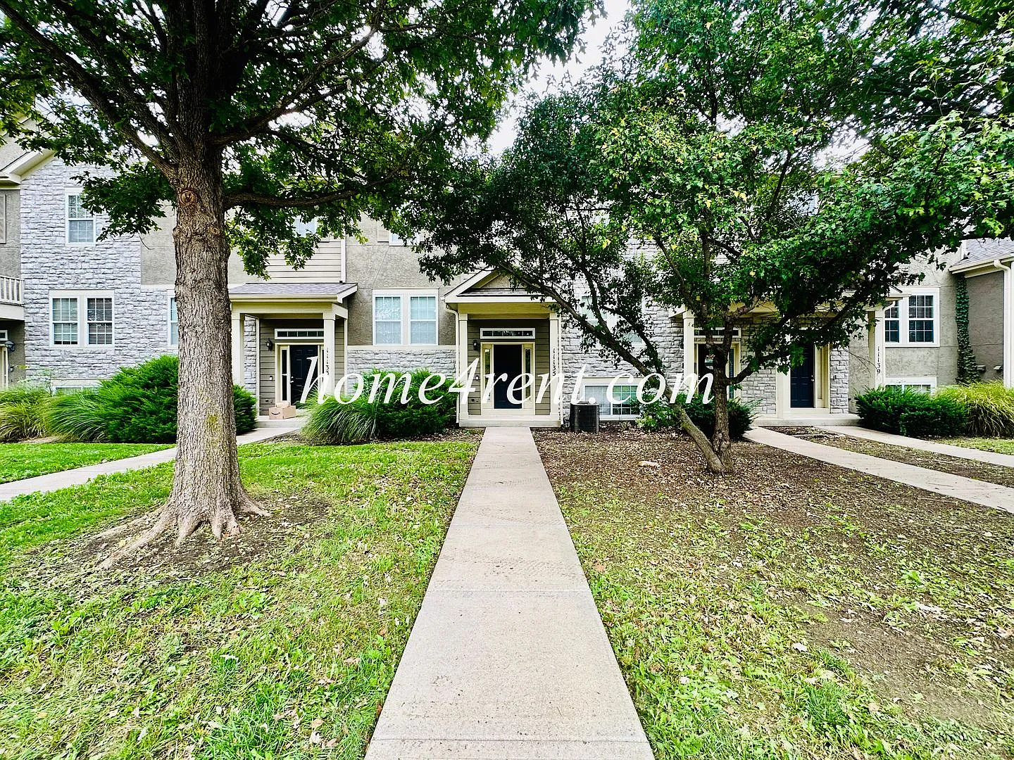 Beautiful 2-Story Townhome with Private Deck, Finished Basement and 2 car garage! — Photo 2