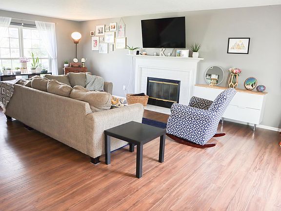 3rd image of 7242 Moonbay Ct