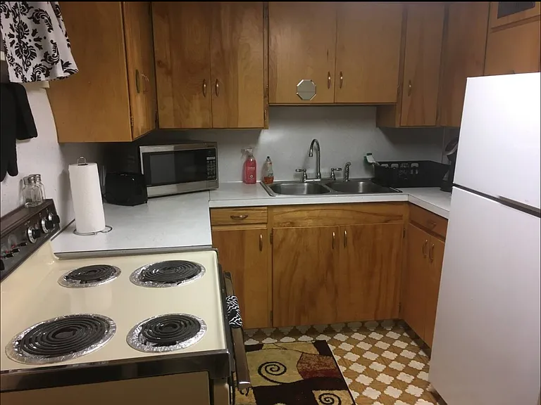 264 S 300 W — Photo 9