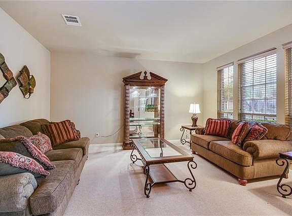 4th image of 2215 Buena Vista Ln