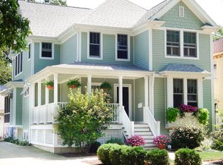 555 S Fairview Ave, Elmhurst, IL
